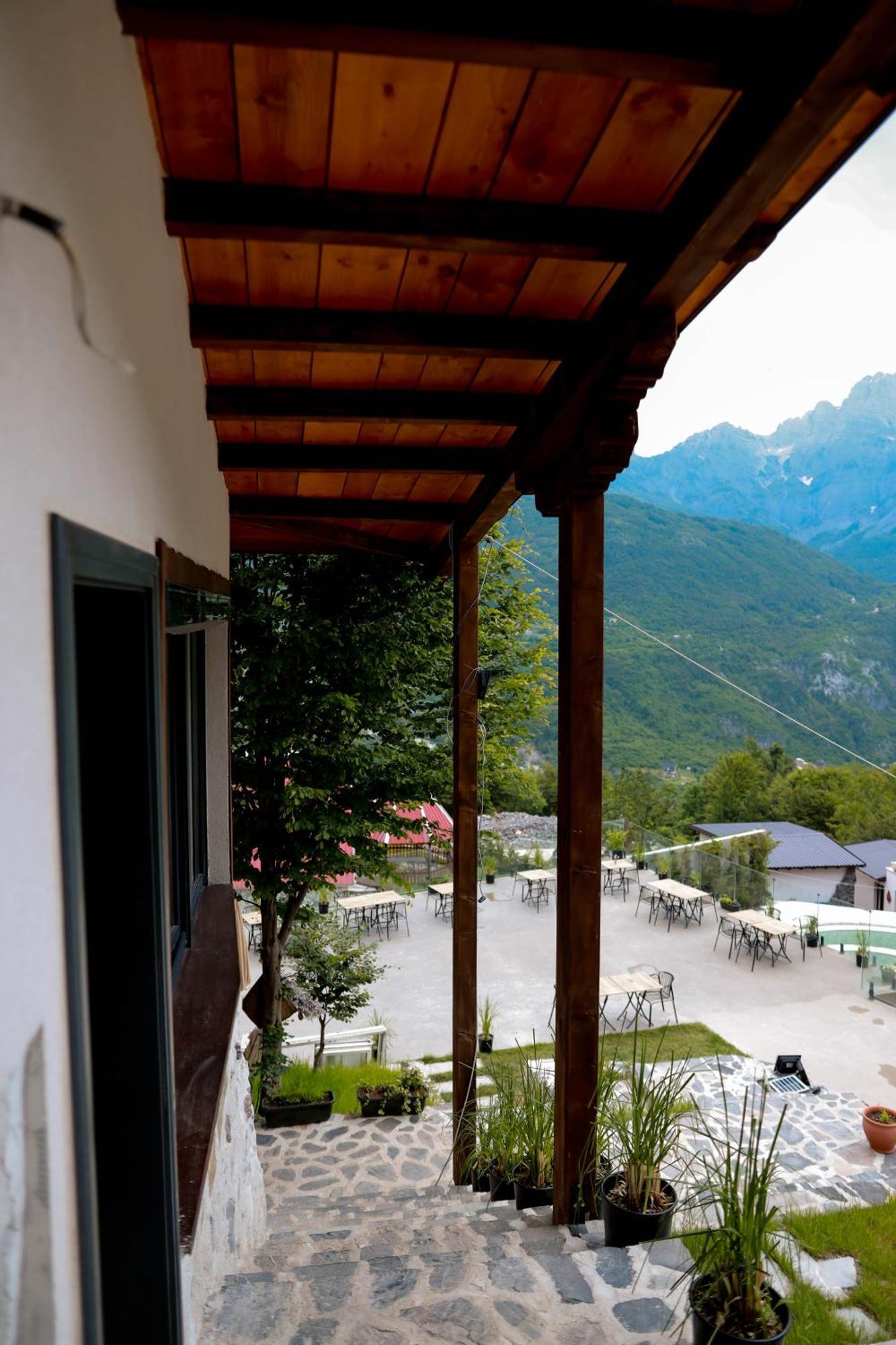 Hotel Thethi Exterior photo