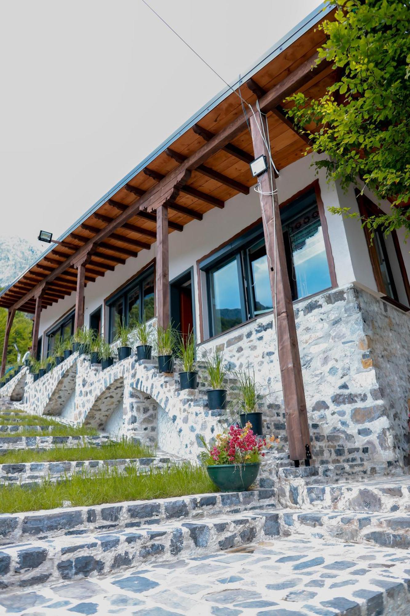 Hotel Thethi Exterior photo